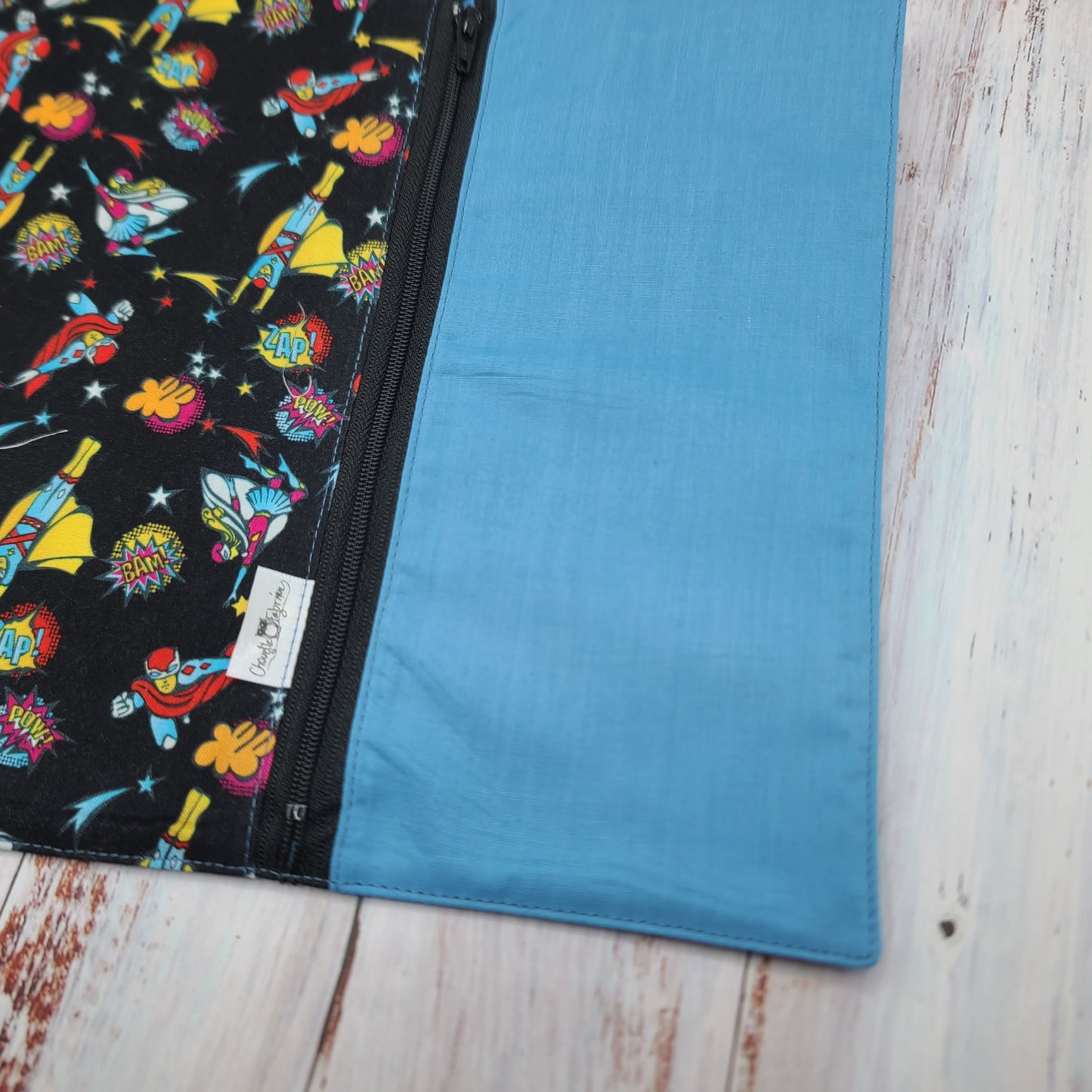 Napperon personnalise (Couleur d'impression au choix) - Superhéros  - Pochette bleue