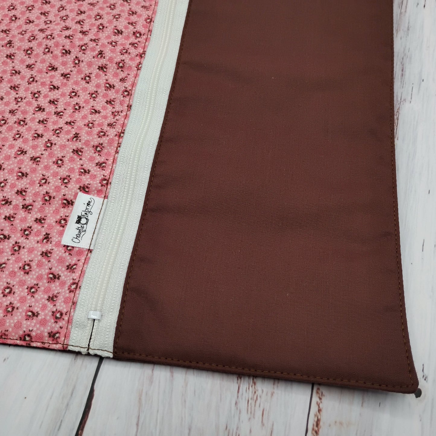 Napperon personnalise (Couleur d'impression au choix) - Mini Fleurs Rose antique - Pochette brune