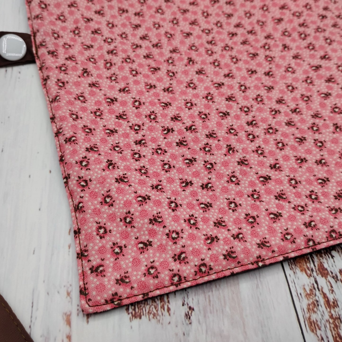 Napperon personnalise (Couleur d'impression au choix) - Mini Fleurs Rose antique - Pochette brune