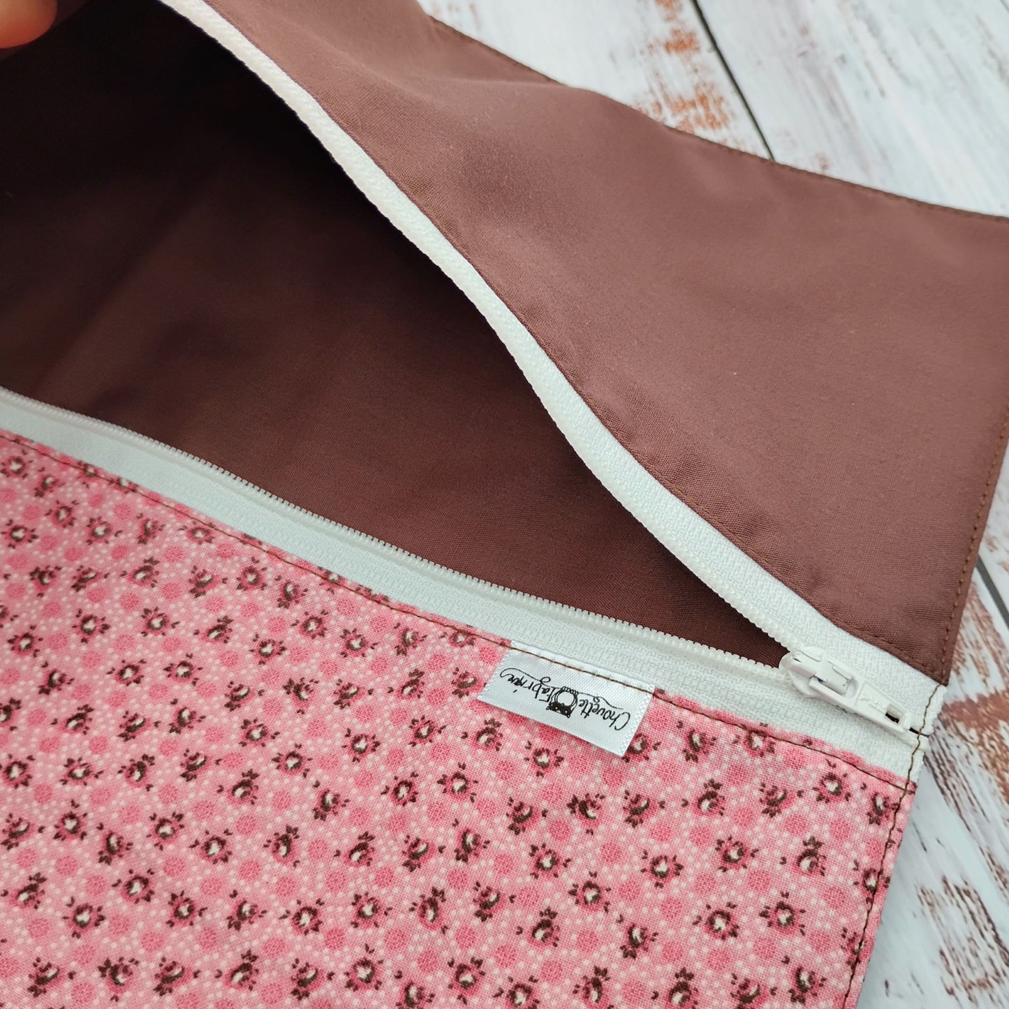 Napperon personnalise (Couleur d'impression au choix) - Mini Fleurs Rose antique - Pochette brune