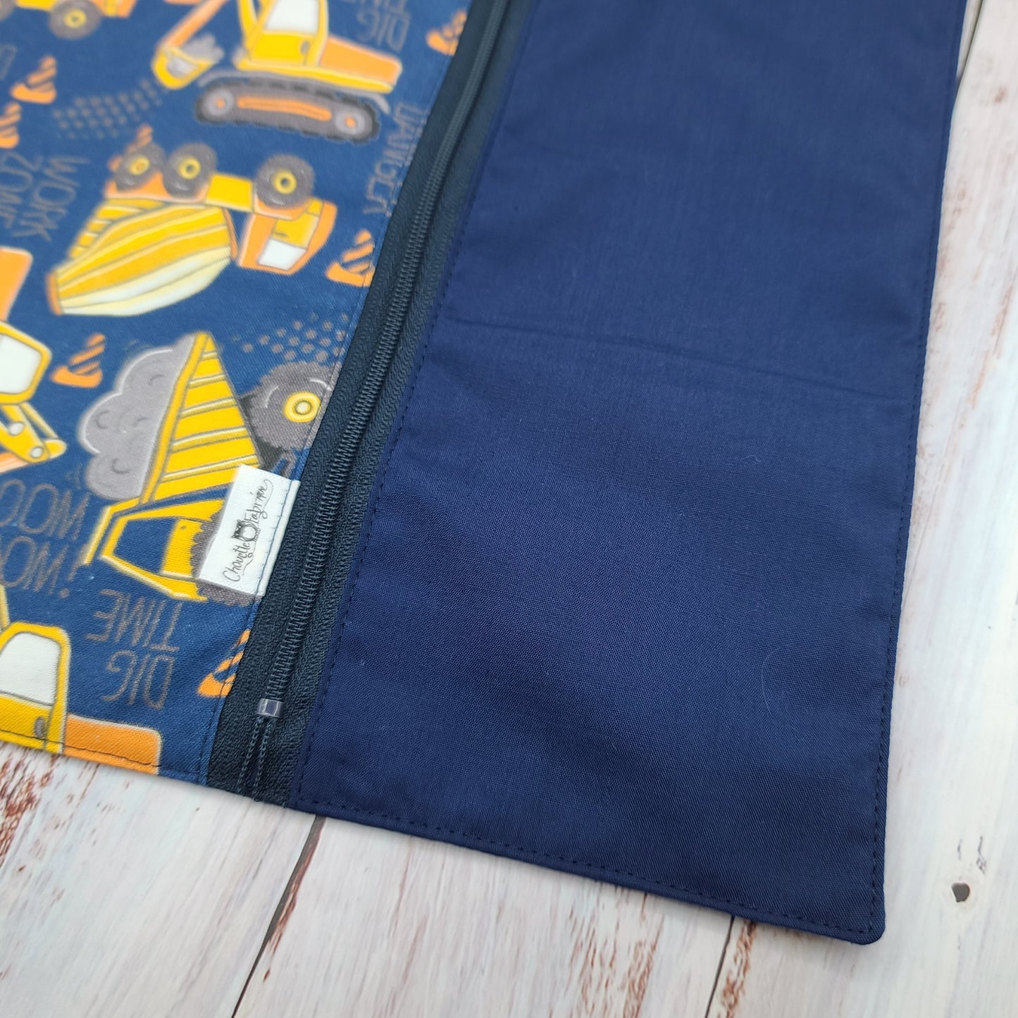 Napperon personnalise (Couleur d'impression au choix) - Véhicules - Camions de chantier (Marine/Jaune) - Pochette marine