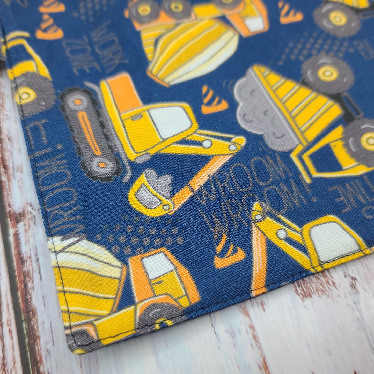Napperon personnalise (Couleur d'impression au choix) - Véhicules - Camions de chantier (Marine/Jaune) - Pochette grise