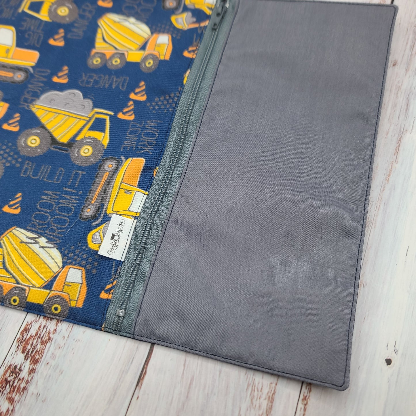 Napperon personnalise (Couleur d'impression au choix) - Véhicules - Camions de chantier (Marine/Jaune) - Pochette grise