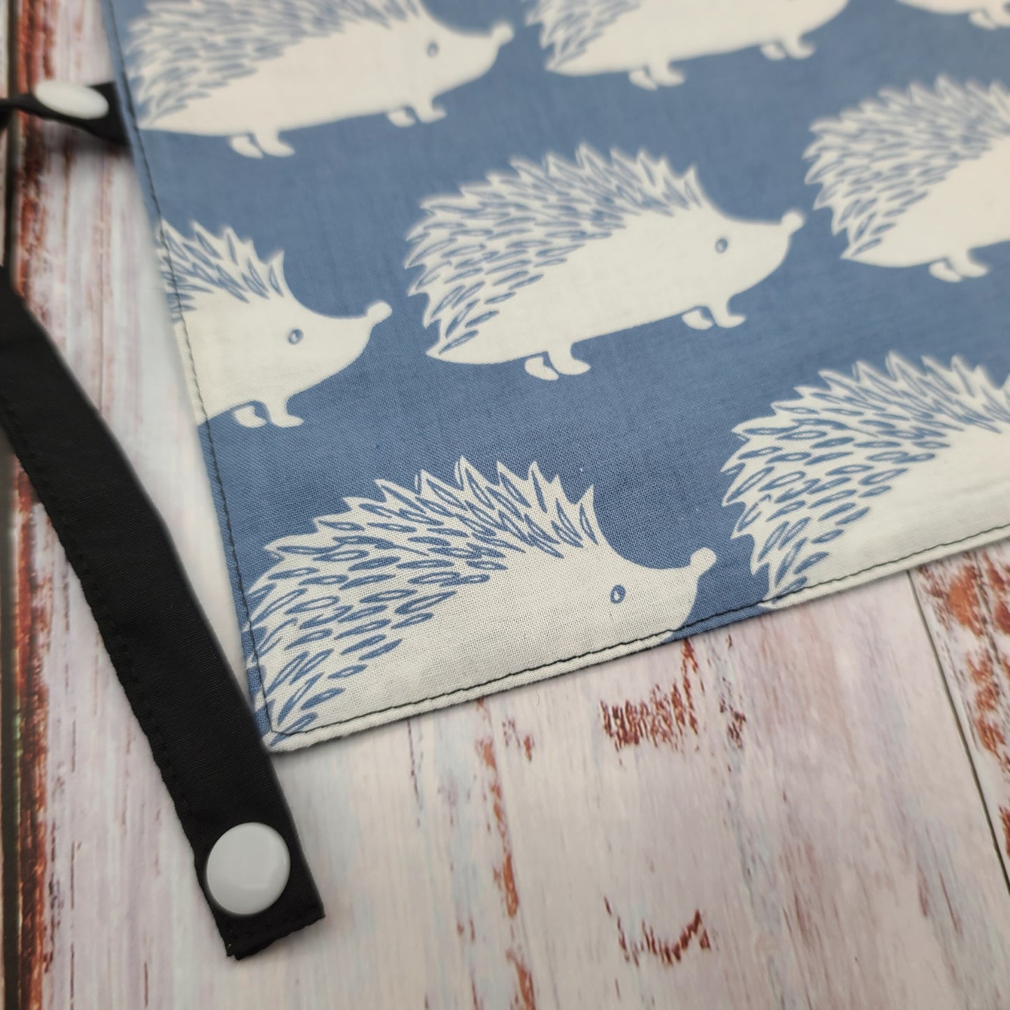 Napperon personnalise (Couleur d'impression au choix) - Animaux - Hérissons bleus & blancs - Pochette noire