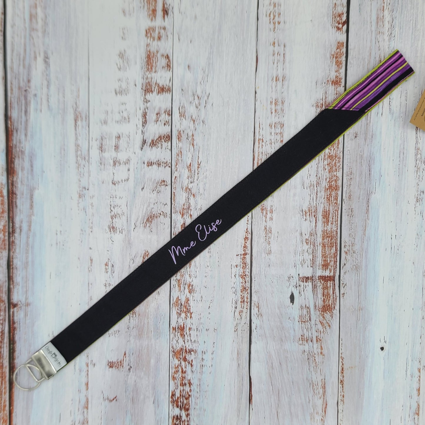 Porte-clé personnalisé (Prénom, Nom, Petite pensée, Enseignants, Merci) - Dragonne - Lignes violet, lilas et lime - Bande noire