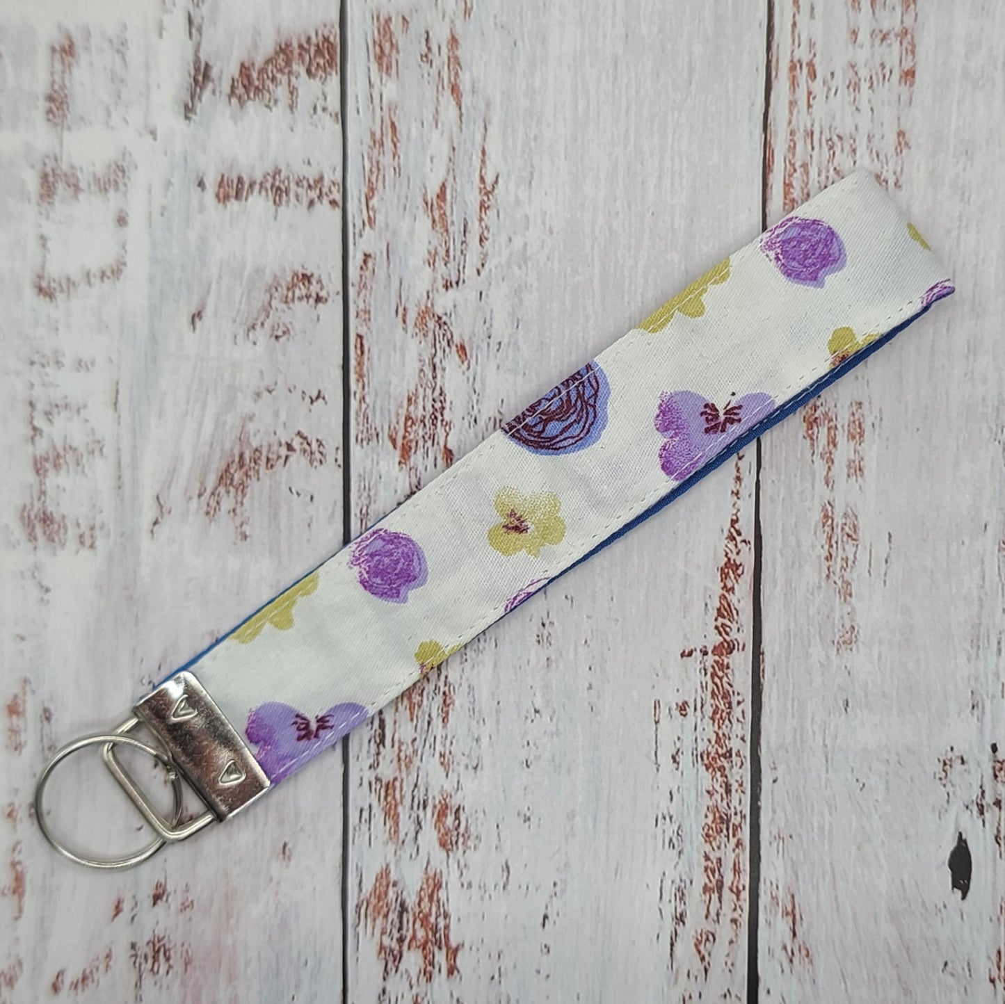 Porte-clé - PERSONNALISÉ - Dragonne - Poignet - Fleurs Lilas/Bleues/Violet/Olive - Bande bleue