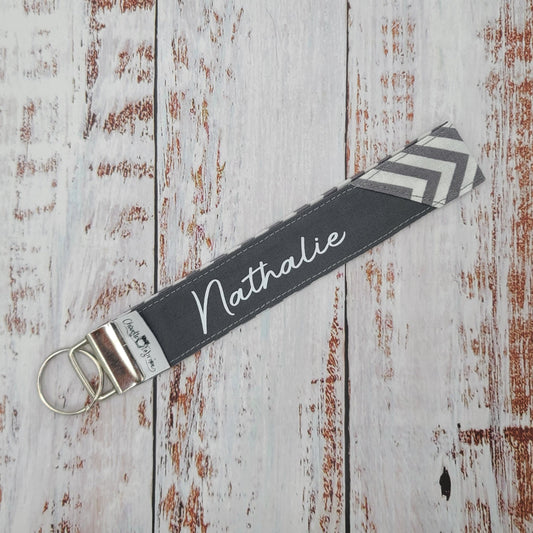 Porte-clé - PERSONNALISÉ - Dragonne - Poignet -Chevrons gris - Bande grise foncée