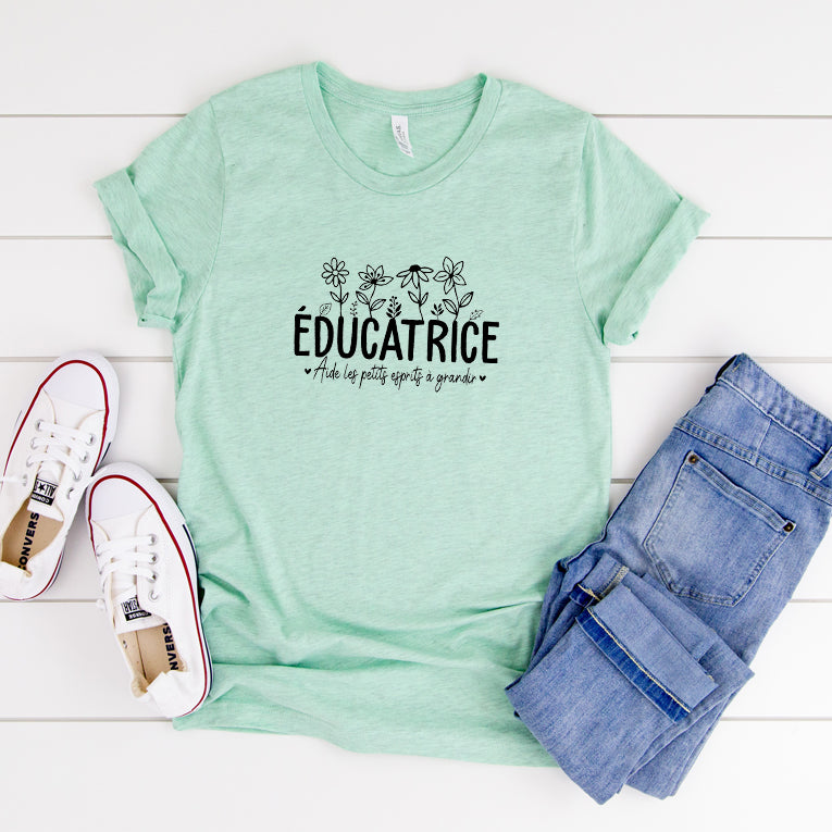 T-shirt unisexe à col rond - ÉDUCATRICE - Aide les petits esprits à grandir - Choix Couleurs Tissu et Dessin