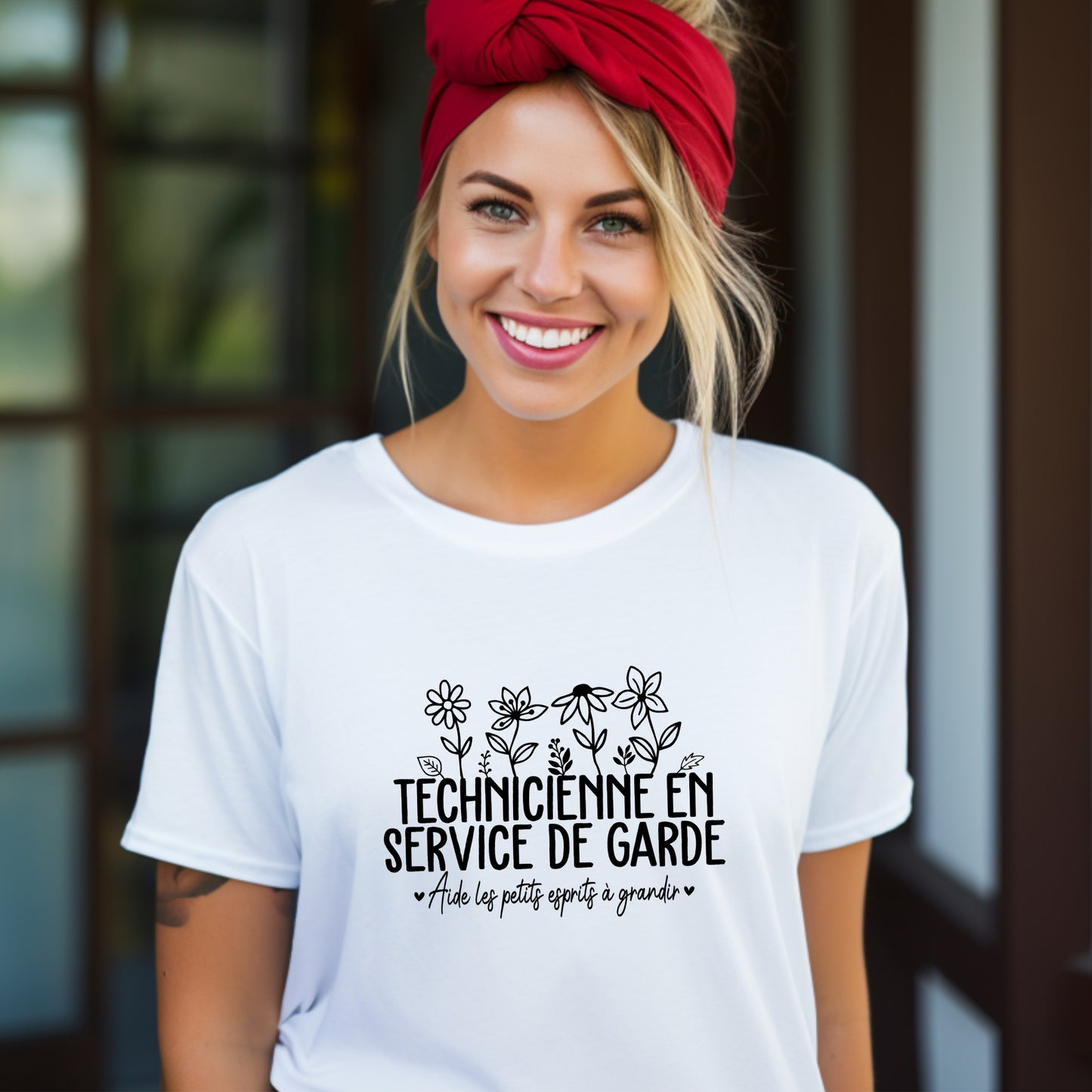 T-shirt unisexe à col rond - TECHNICIENNE EN SERVICE DE GARDE - Aide les petits esprits à grandir - Choix Couleurs Tissu et Dessin (Copie)