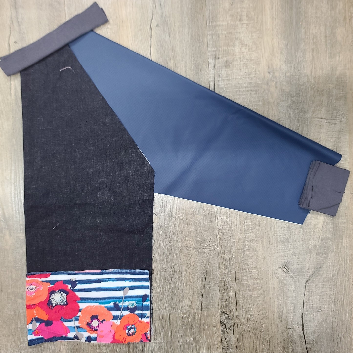 Tablier d'artiste/bricolage pour enfant avec manches et pochettes (Personnalisé avec prénom) - Manches lilas - Fleurs blooms