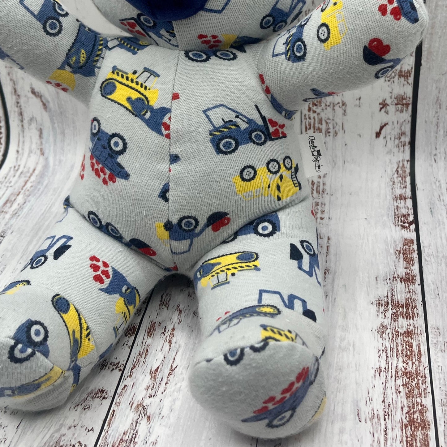 Peluche - Toutou - Ourson (9" Assis) - Souvenirs / Mémoires (1-2 pyjamas à pattes requis ou l'équivalent)
