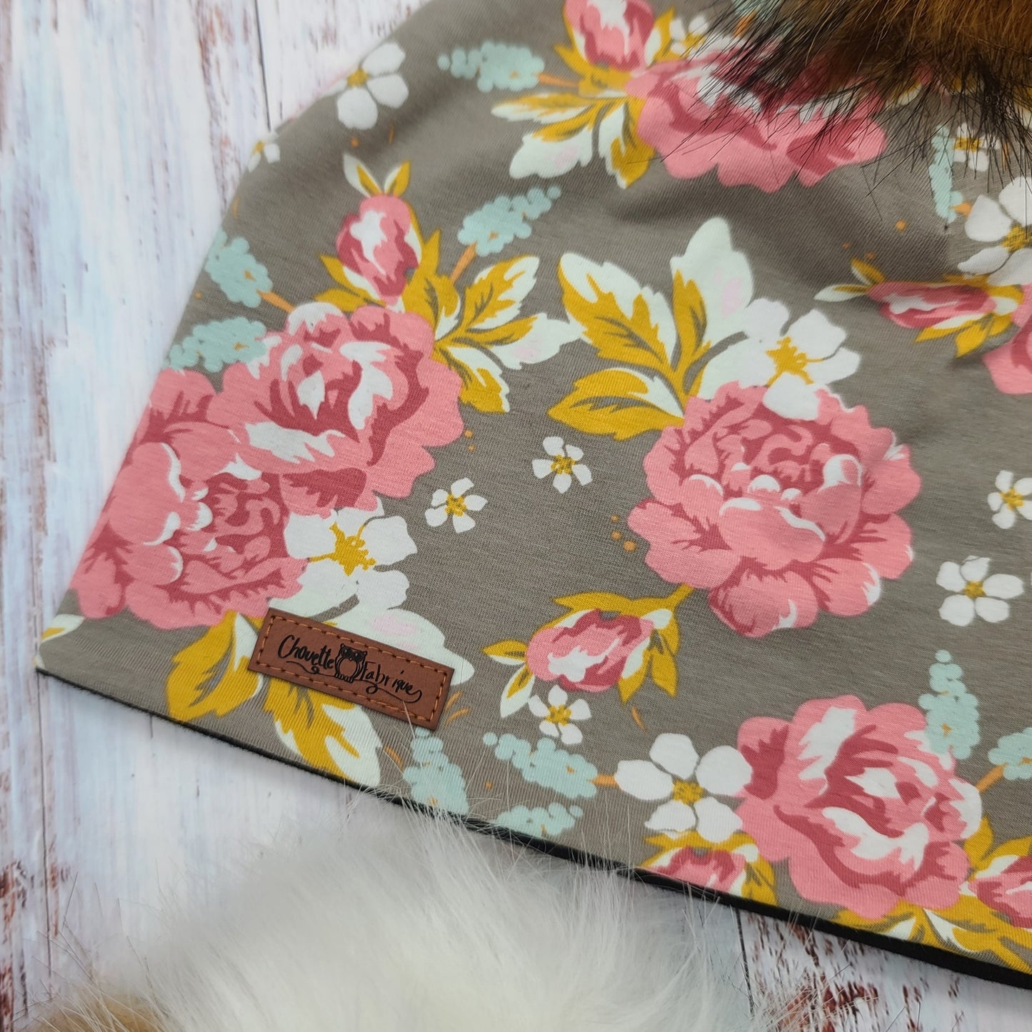 ADULTE - Tuque Printemps/Automne (JERSEY)  Pompon amovible - Fleurs - Fonc couleur Sauge - Corail, blanc, moutarde et menthe