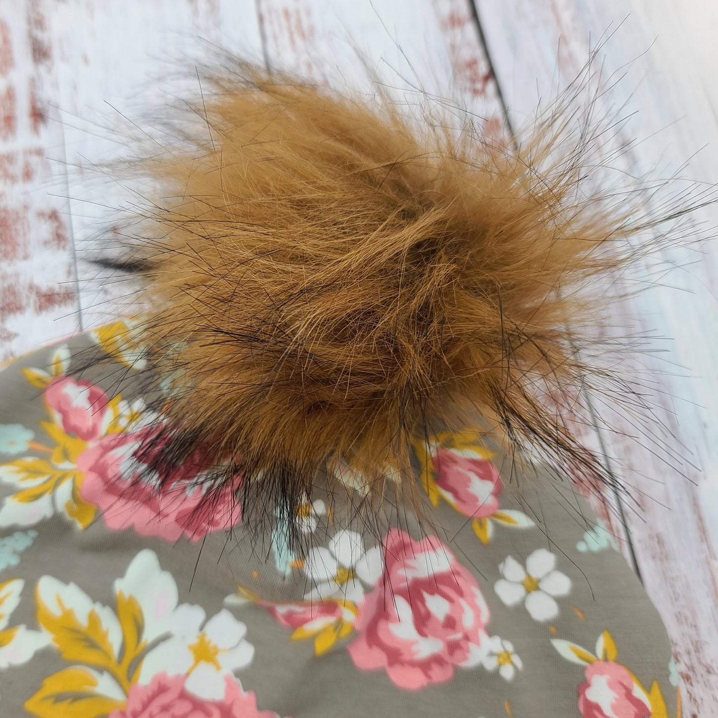 ADULTE - Tuque Printemps/Automne (JERSEY)  Pompon amovible - Fleurs - Fonc couleur Sauge - Corail, blanc, moutarde et menthe