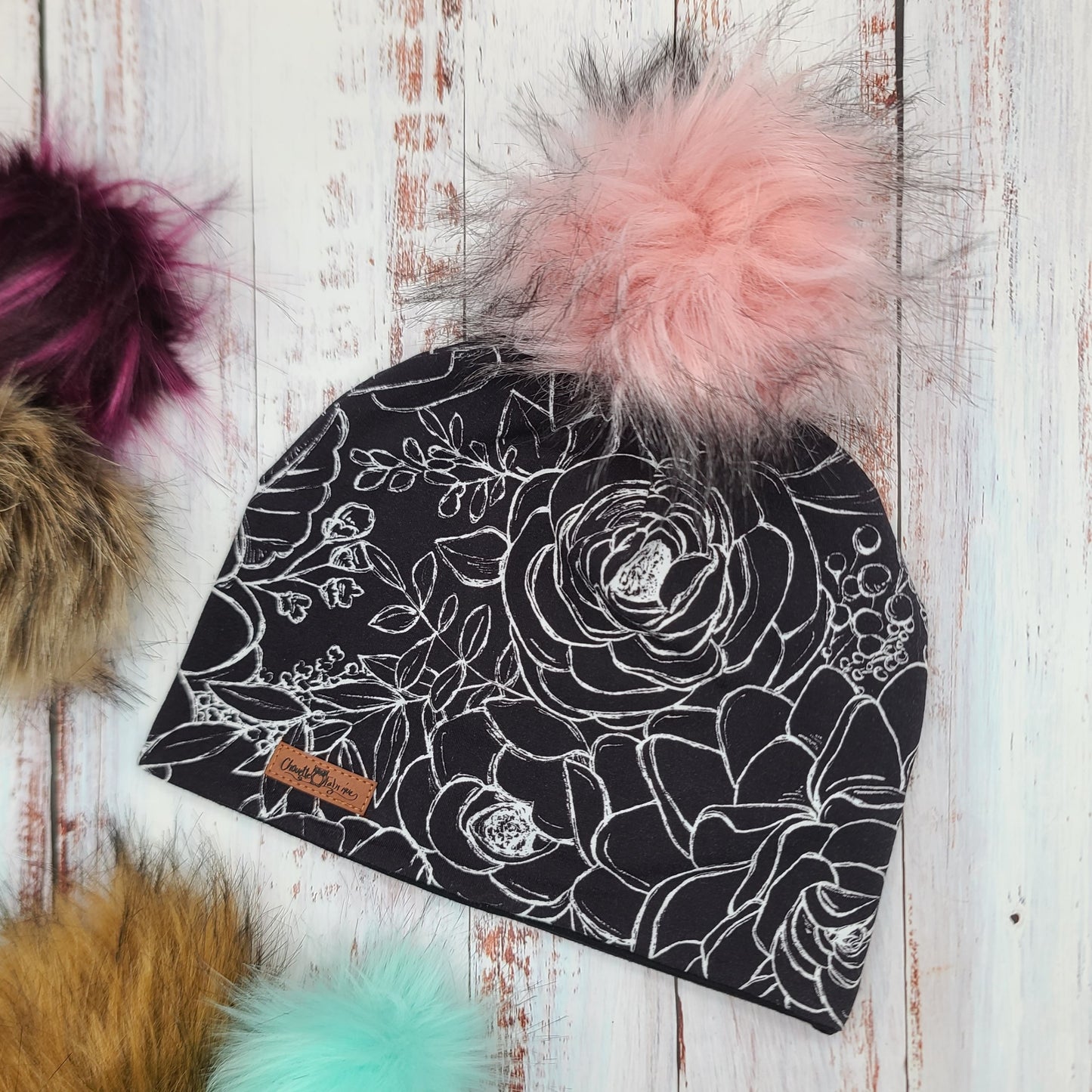 ADULTE - Tuque Printemps/Automne (JERSEY)  Pompon amovible - Fleurs - Tuque Noire avec motifs blancs