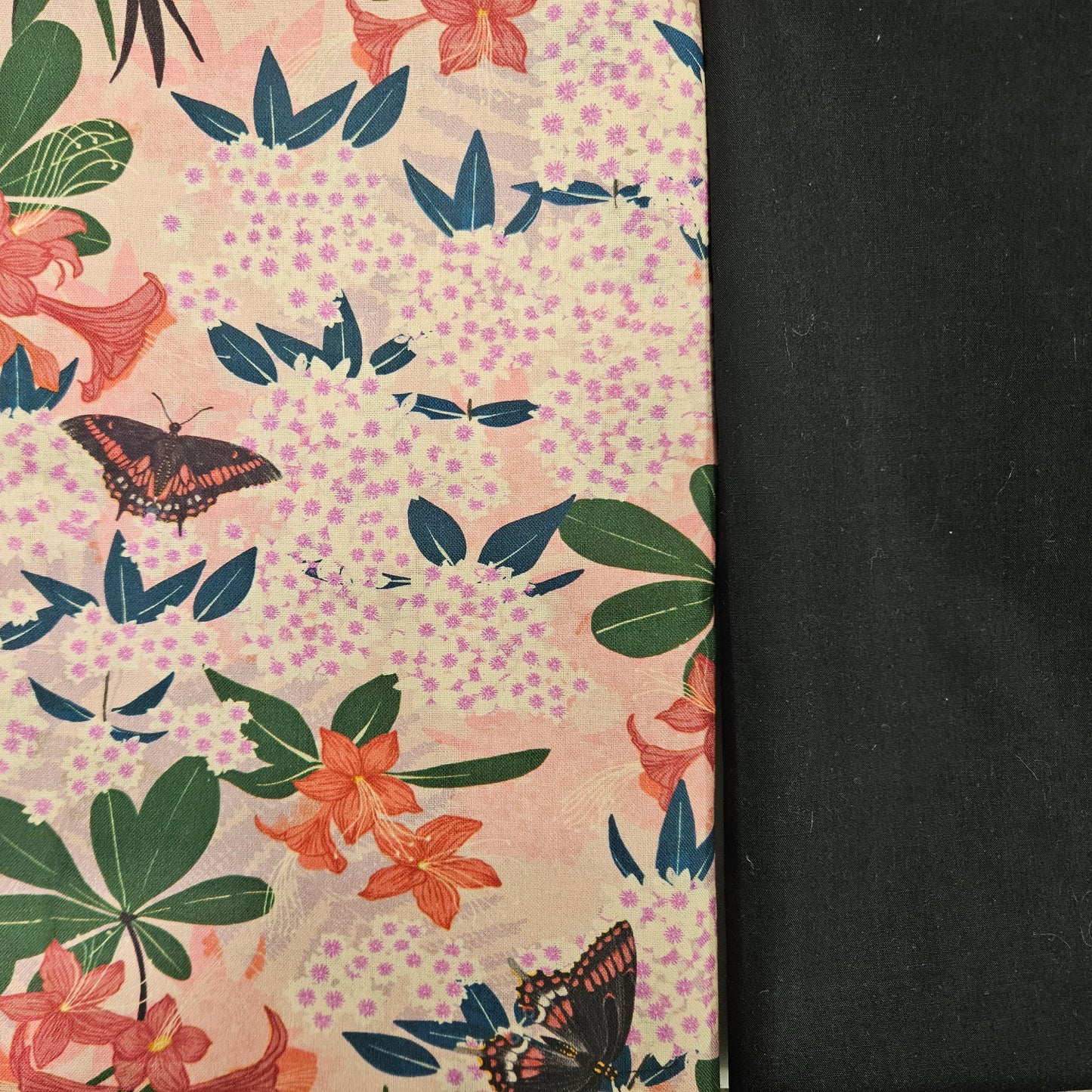 Napperon personnalisé (Couleur d'impression au choix) - Fleurs - Fleurs & Papillons - Pochette noire