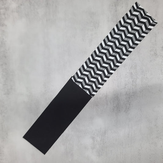 Porte-clé - PERSONNALISÉ - Dragonne - Poignet - Motifs chevrons NR/BC - Bande noire