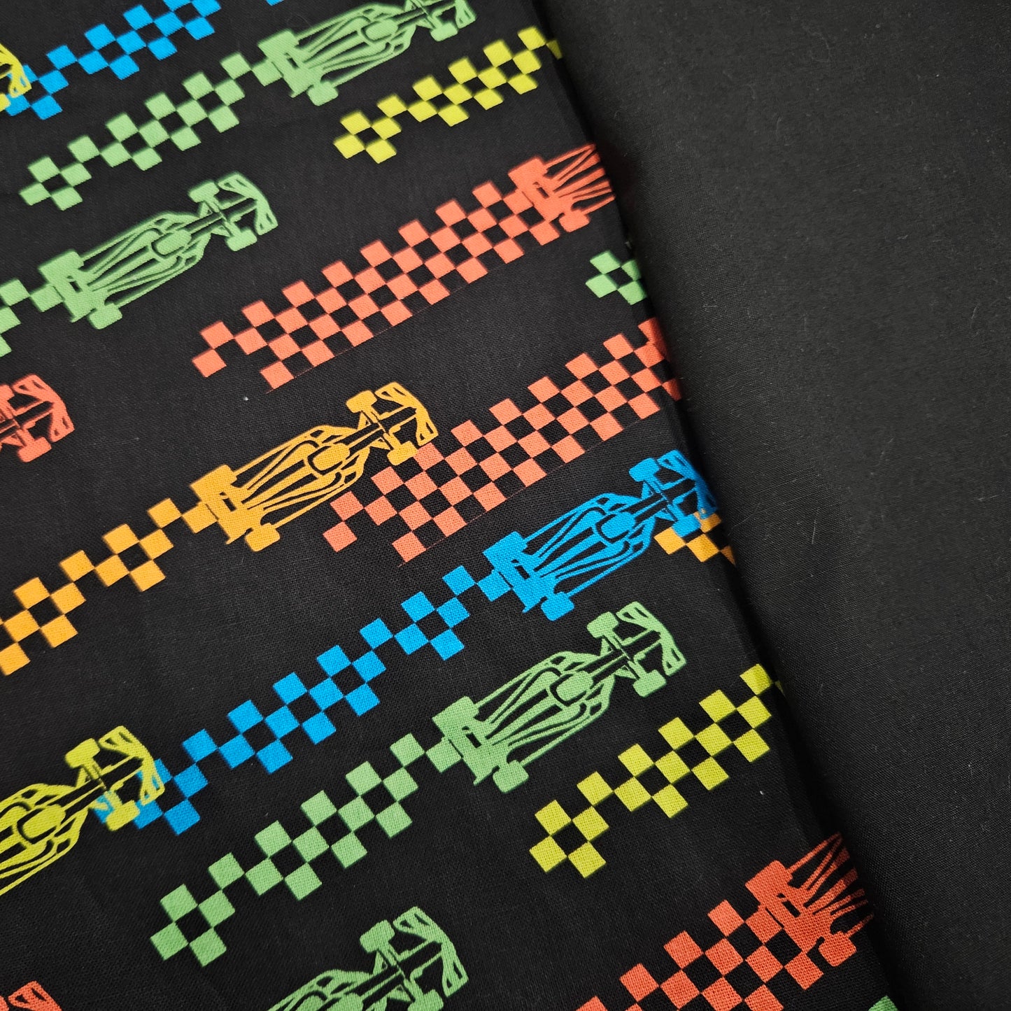 Napperon personnalise (Couleur d'impression au choix) - Voitures de courses - Pochette noire
