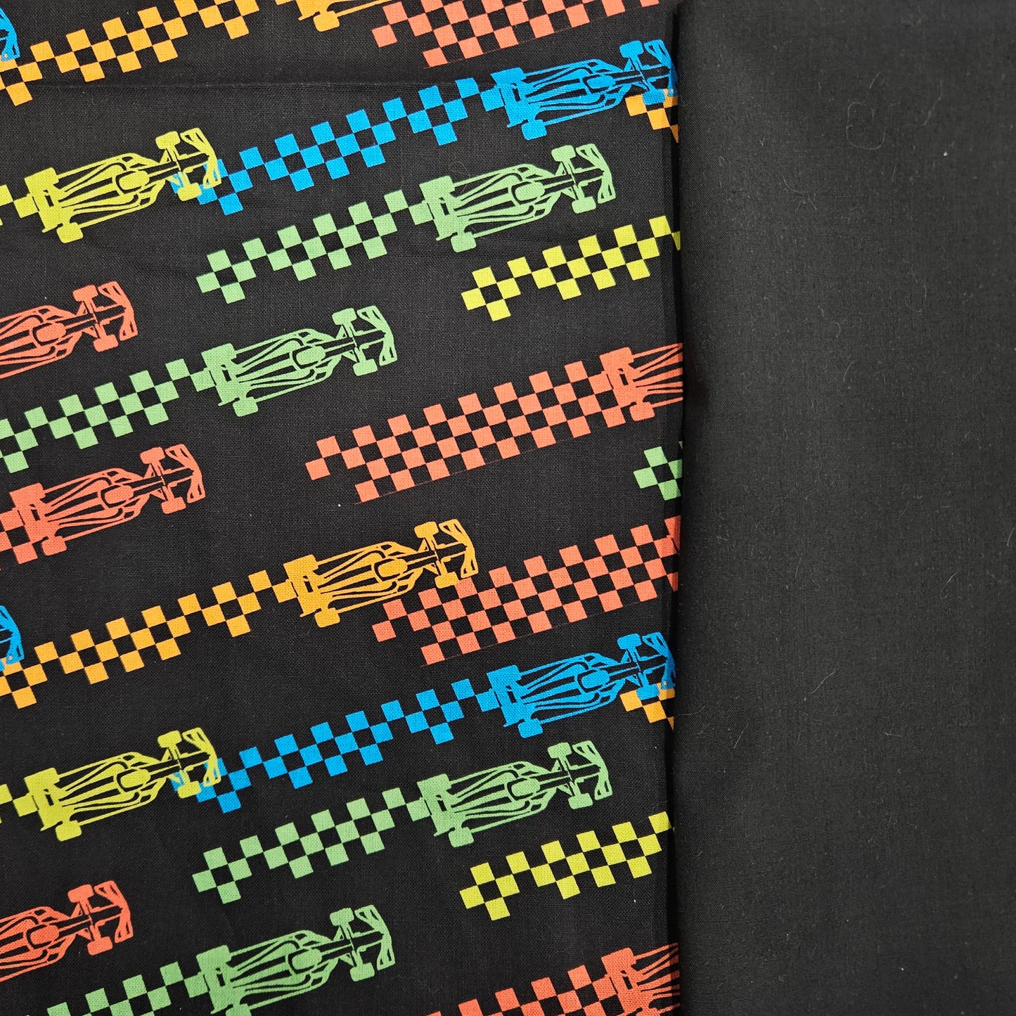 Napperon personnalise (Couleur d'impression au choix) - Voitures de courses - Pochette noire