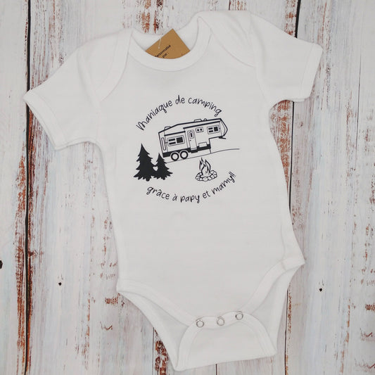 Cache-couche pour bébé - Maniaque de camping grâce à papy et mamy !