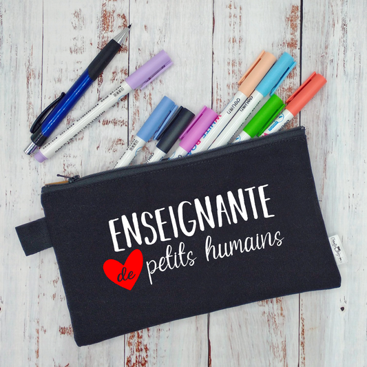(CHOIX COULEURS) Étui à crayons - Enseignante de petits humains. (Coeur)