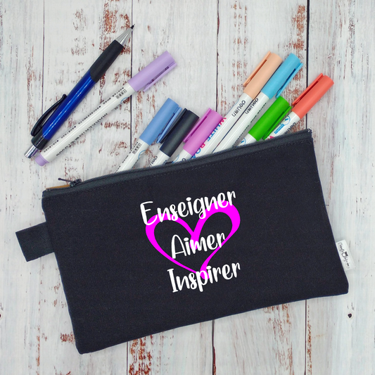 (CHOIX COULEURS) Étui à crayons - Enseigner. Aimer. Inspirer (Coeur)