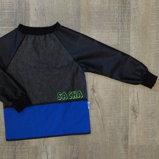 Tablier d'artiste/bricolage pour enfant avec manches et pochettes (Personnalisé avec prénom) - Manches noires - Bleu royal - Noir
