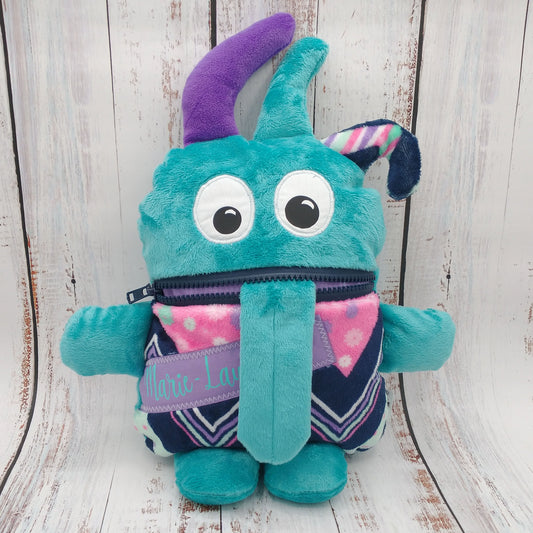 Toutou monstre mangeur de peurs, secrets, etc. - Chevrons Turquoise Marine Rose - Personnalisé au prénom de l'enfant