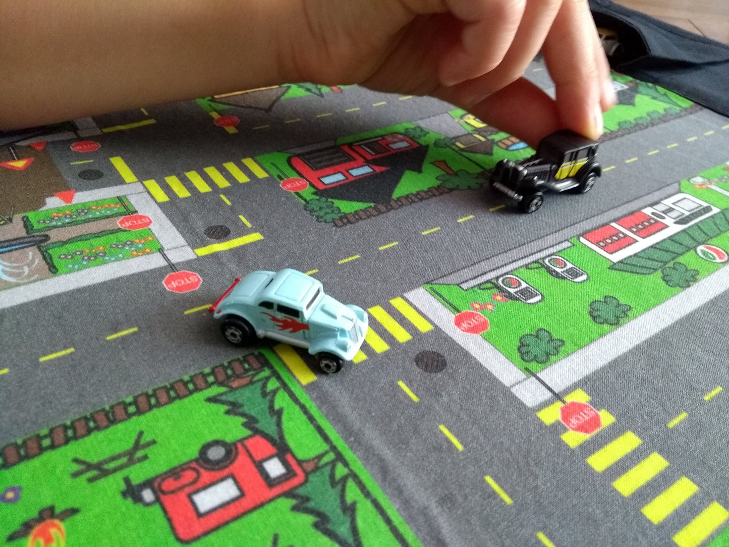 Tapis de jeux pour petites voitures - Se transforme en valise de transport