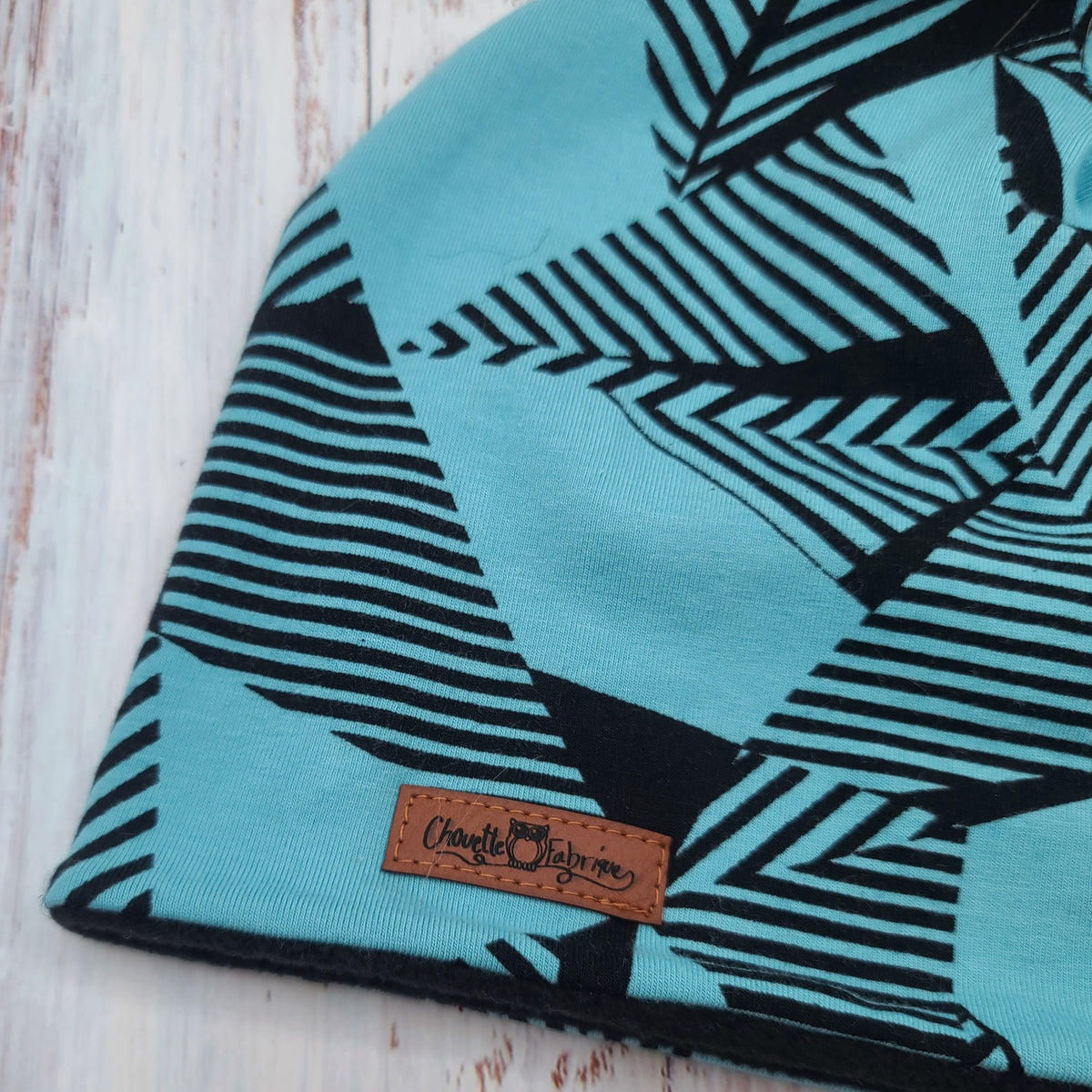 ENFANT - Tuque Printemps/Automne (JERSEY)  Pompon amovible - Motifs Noirs sur fond bleu